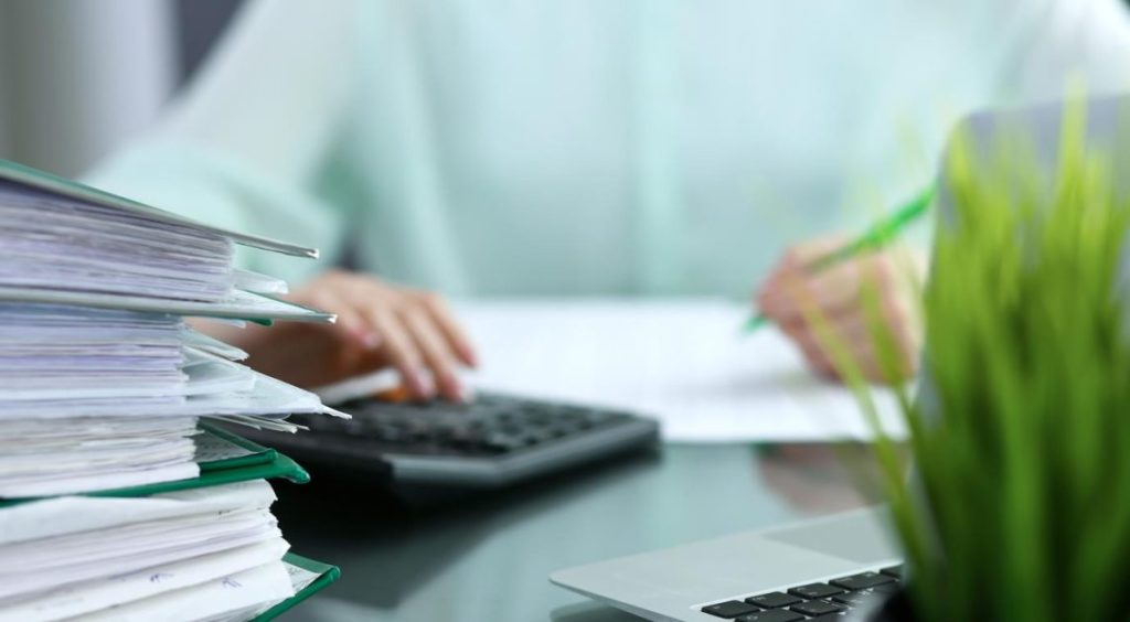 Tips voor doeltreffend teambeheer: werkgevers bespreken communicatie en feedback met hun team op de werkvloer