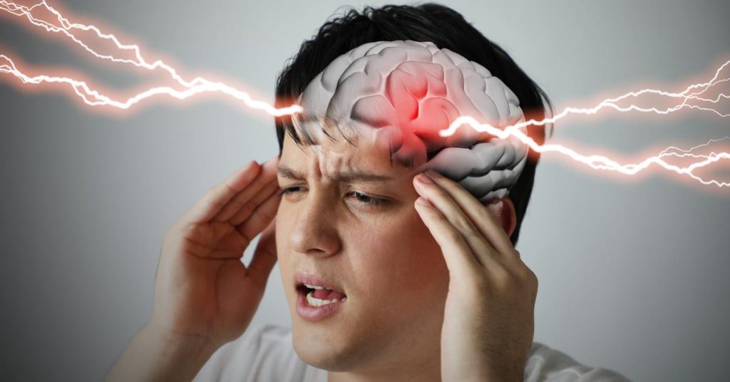 Illustratie langetermijngevolgen hersenkneuzing en neurologisch herstelproces met behandeling