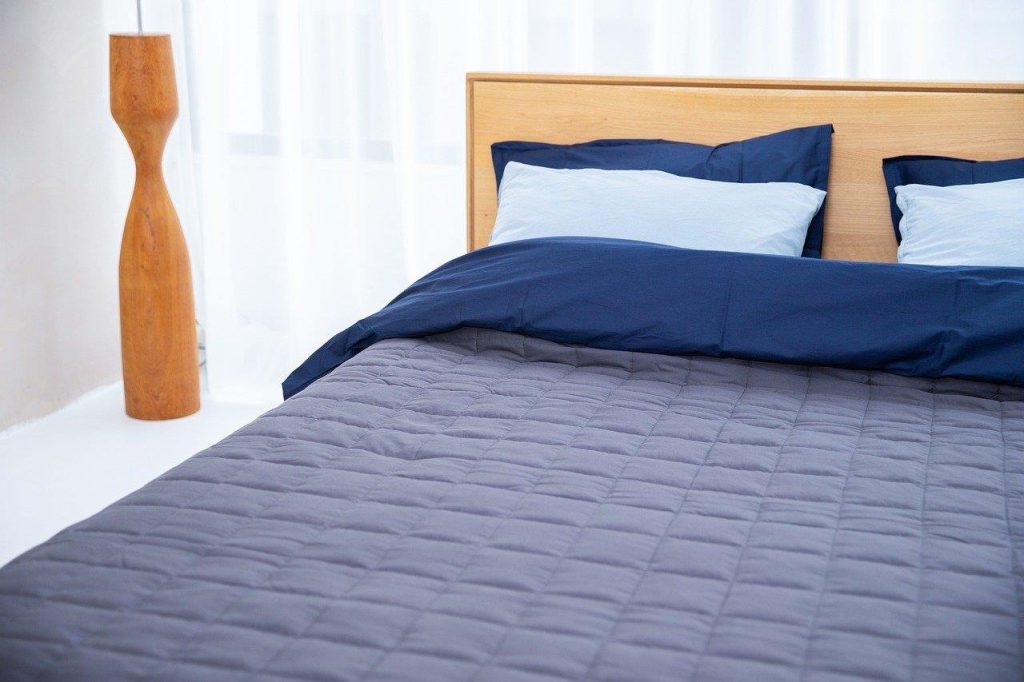 Splittopper op bed demonstreren comfort en ondersteuning voor betere nachtrust