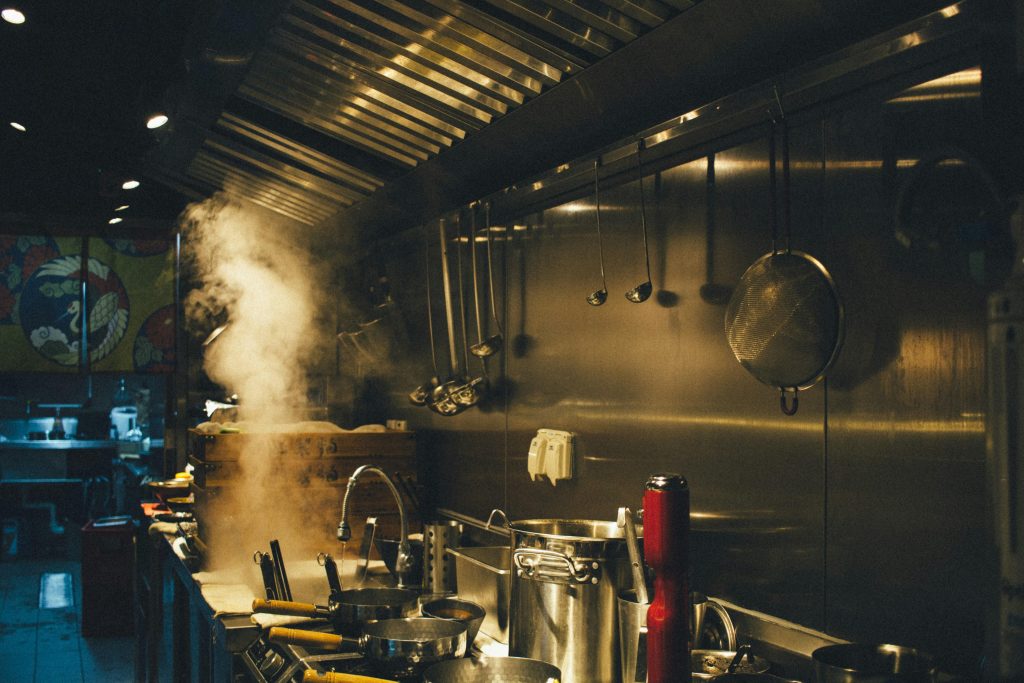 Nobel Fire Systems keukenbrand blussysteem in professionele keukenomgeving met automatische branddetectie en blusmiddelen