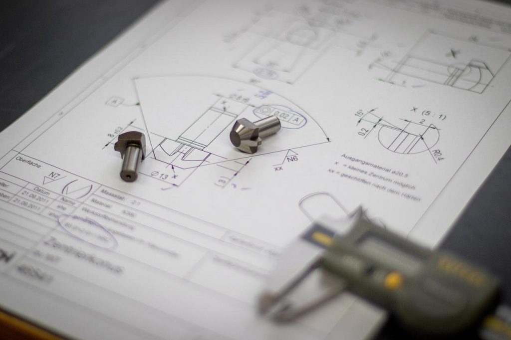 Moderne productielijn met transportband voor geoptimaliseerde efficiëntie en continue materiaalstroom