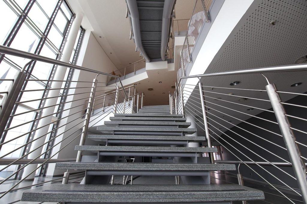 Houten vloeren winkel in Heerhugowaard met een groot aanbod aan vloertypen en professionele showroom voor klanten