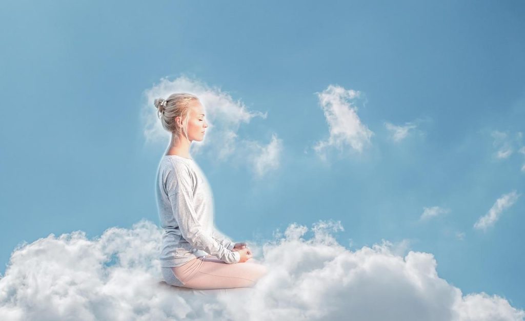 Visualisatie van een authentieke levensstijl omarmen met meditatie, innerlijke verbinding en persoonlijke groei